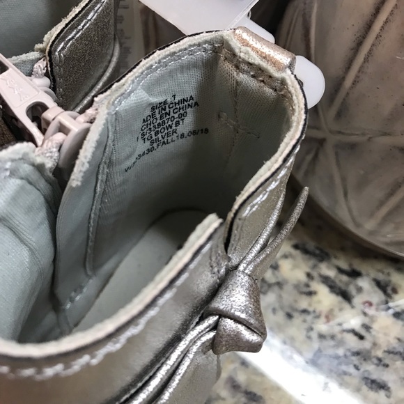 GAP METALLIC BOW TODDLER BOOTS NEW - Picture 6 of 8